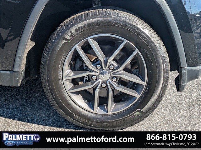 used 2017 Jeep Grand Cherokee car, priced at $15,474