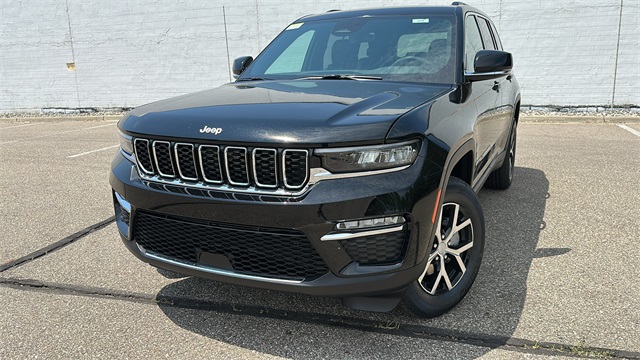 new 2025 Jeep Grand Cherokee car, priced at $45,025