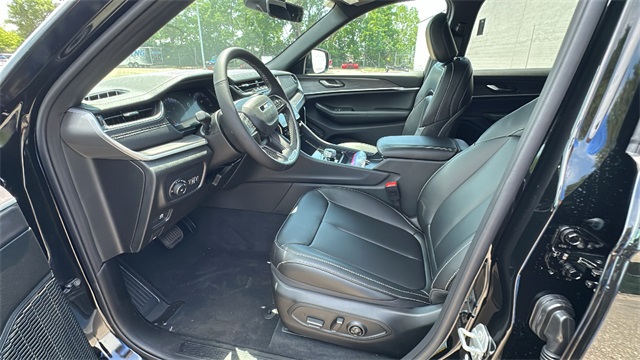 new 2025 Jeep Grand Cherokee car, priced at $45,025