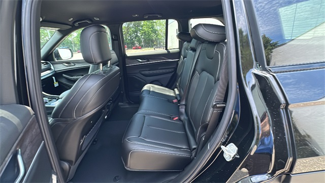 new 2025 Jeep Grand Cherokee car, priced at $45,025