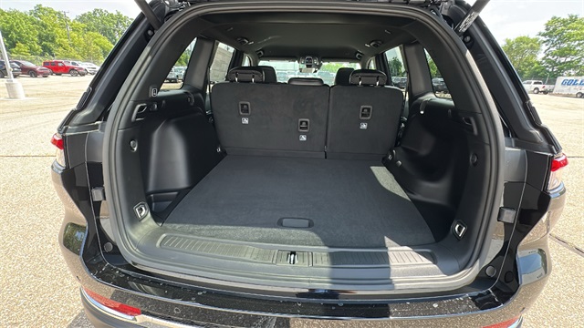 new 2025 Jeep Grand Cherokee car, priced at $45,025
