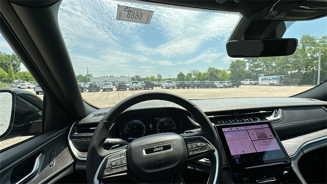 new 2025 Jeep Grand Cherokee car, priced at $45,025