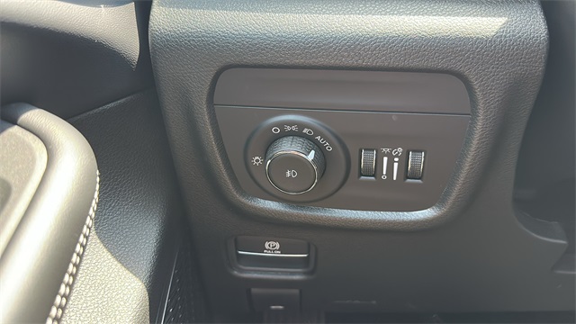 new 2025 Jeep Grand Cherokee car, priced at $45,025