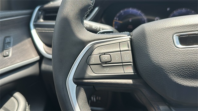 new 2025 Jeep Grand Cherokee car, priced at $45,025