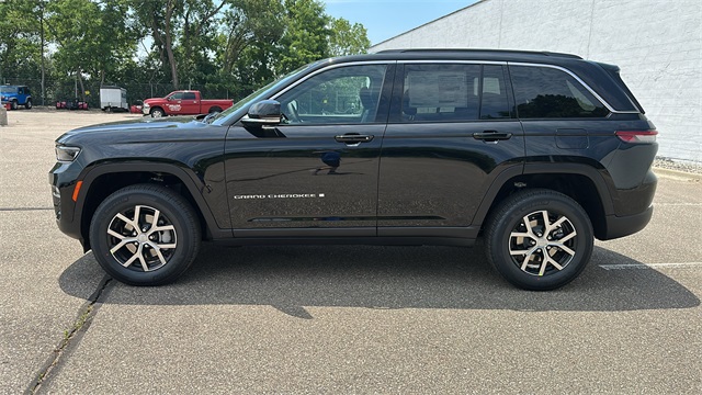new 2025 Jeep Grand Cherokee car, priced at $45,025