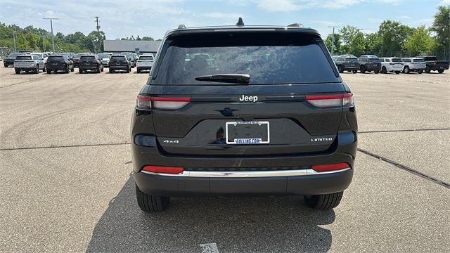 new 2025 Jeep Grand Cherokee car, priced at $45,025