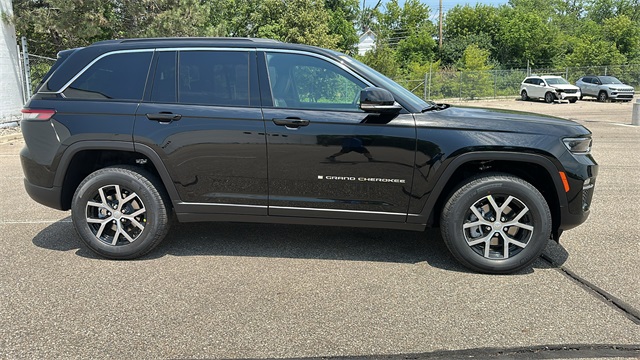 new 2025 Jeep Grand Cherokee car, priced at $45,025