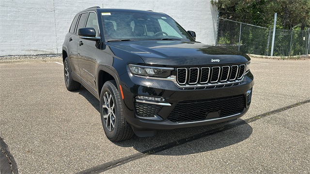 new 2025 Jeep Grand Cherokee car, priced at $45,025