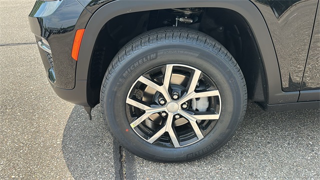 new 2025 Jeep Grand Cherokee car, priced at $45,025
