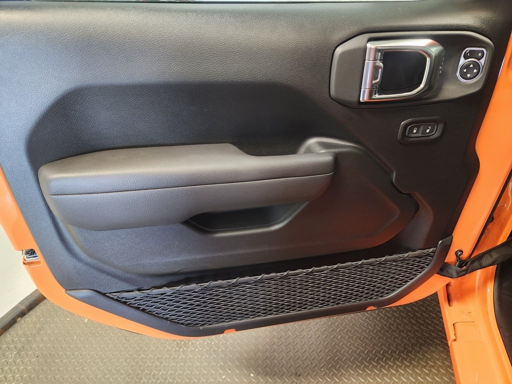 new 2025 Jeep Wrangler car, priced at $45,121