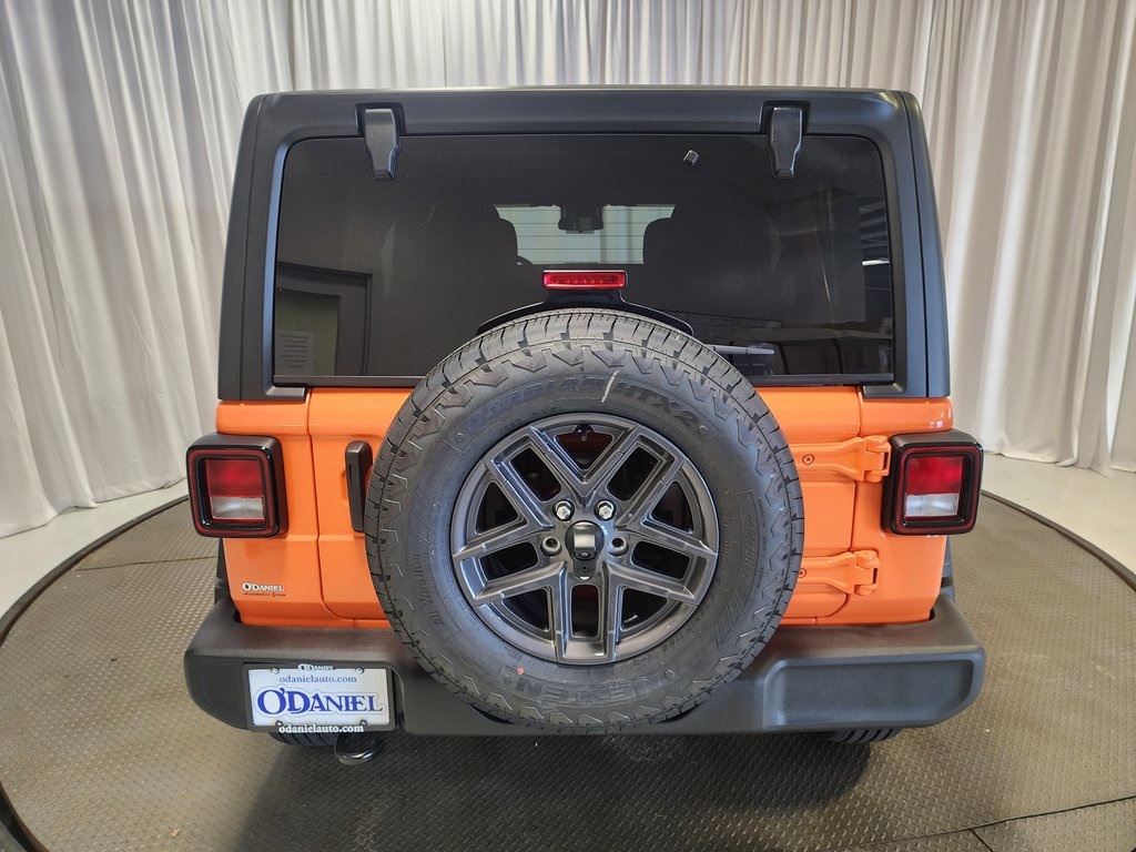 new 2025 Jeep Wrangler car, priced at $45,121