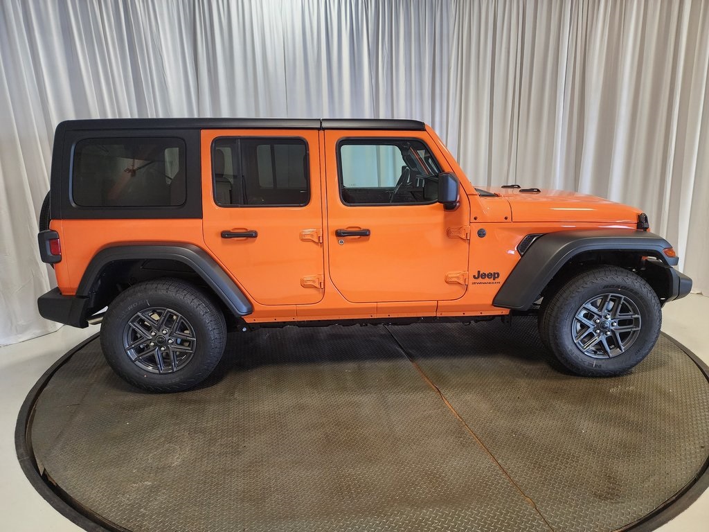 new 2025 Jeep Wrangler car, priced at $45,121