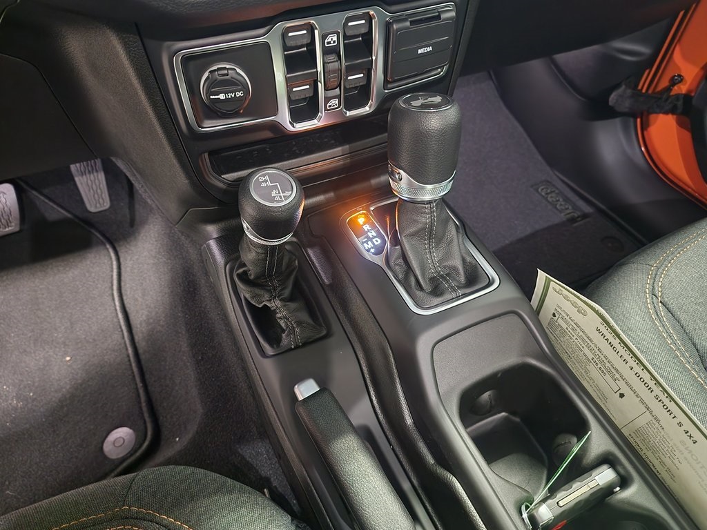 new 2025 Jeep Wrangler car, priced at $45,121