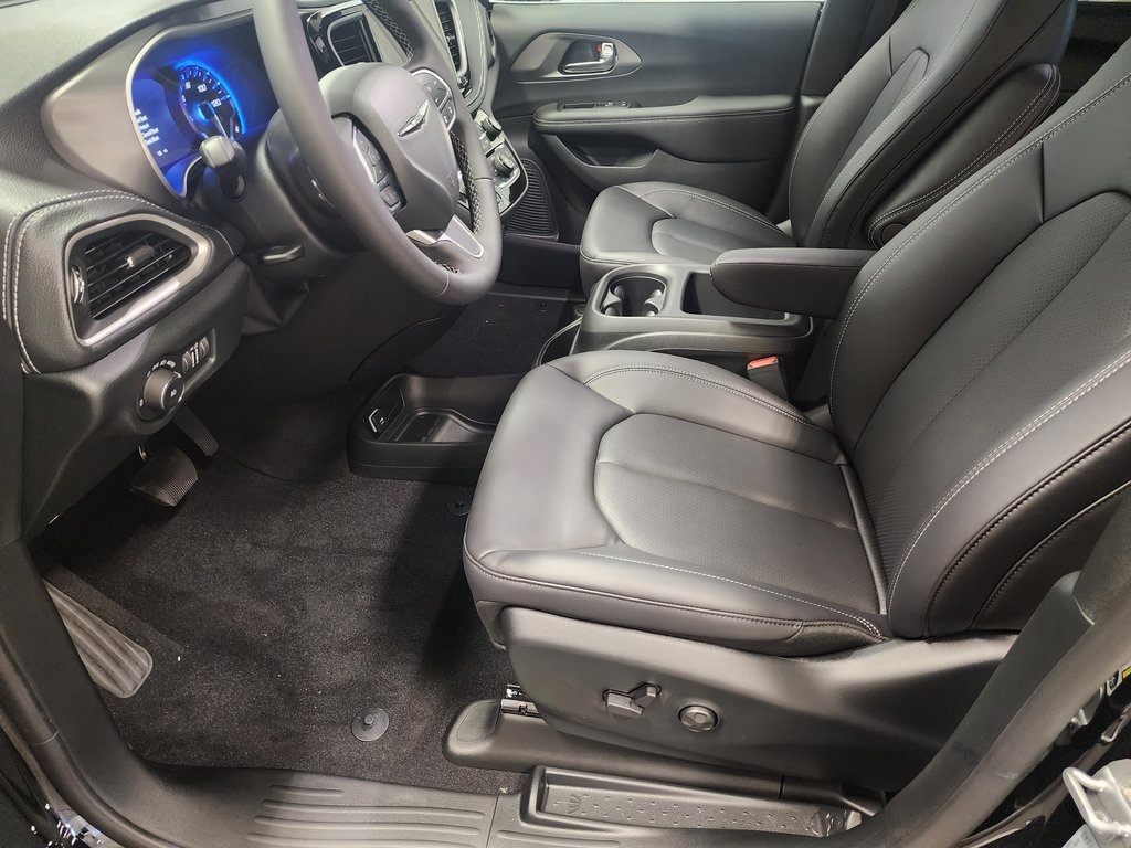 new 2025 Chrysler Pacifica car, priced at $44,473