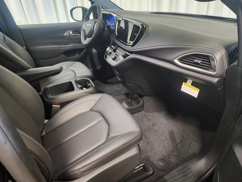 new 2025 Chrysler Pacifica car, priced at $44,473