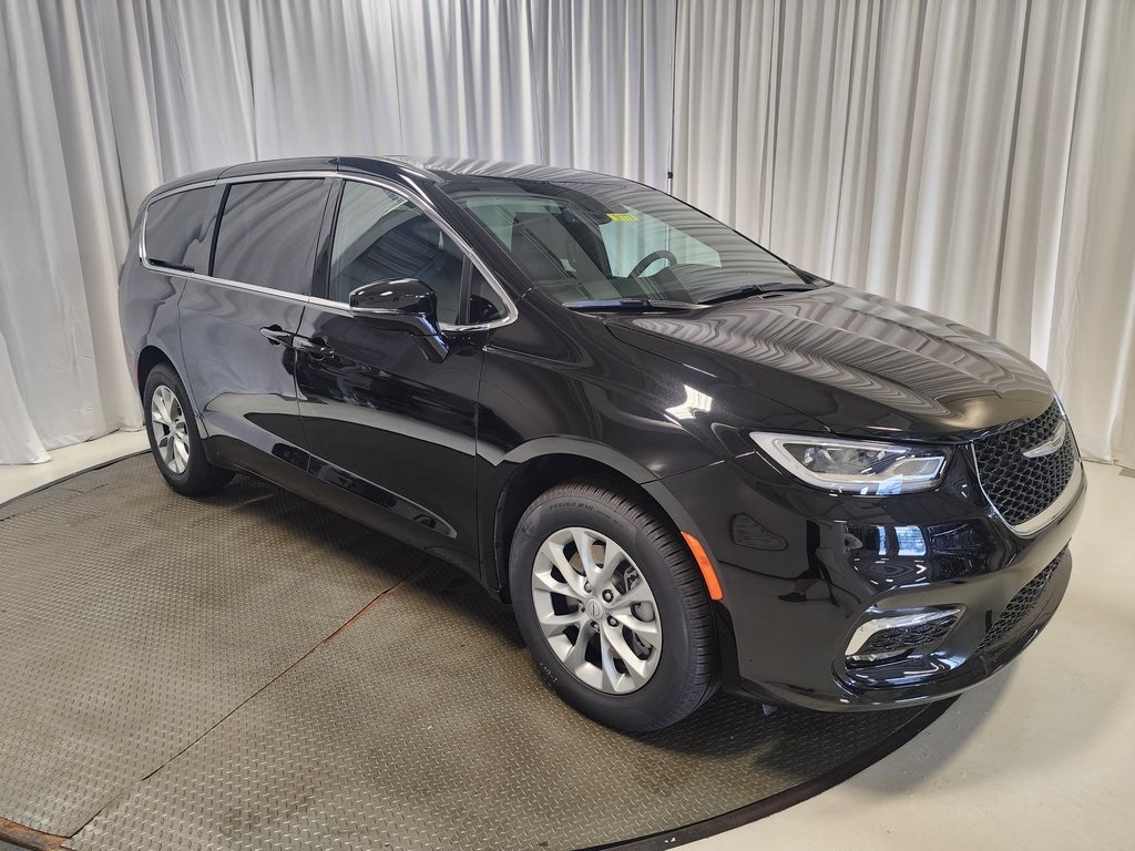 new 2025 Chrysler Pacifica car, priced at $44,473