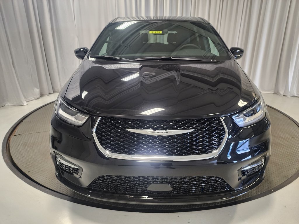 new 2025 Chrysler Pacifica car, priced at $44,473