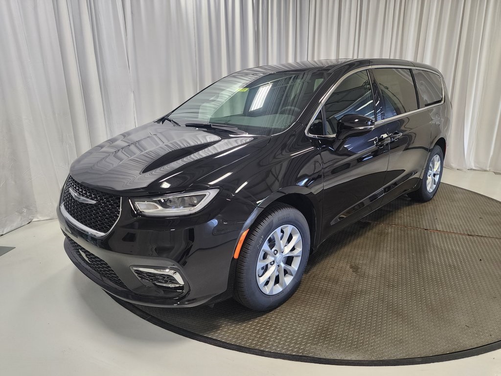 new 2025 Chrysler Pacifica car, priced at $44,473