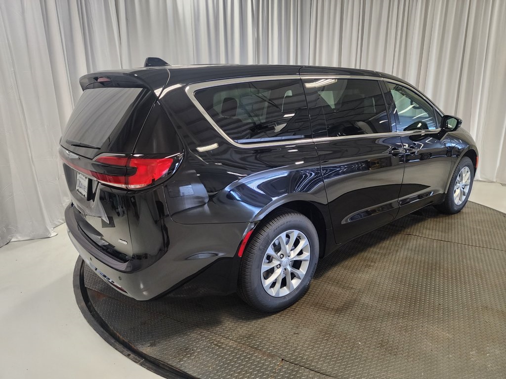 new 2025 Chrysler Pacifica car, priced at $44,473