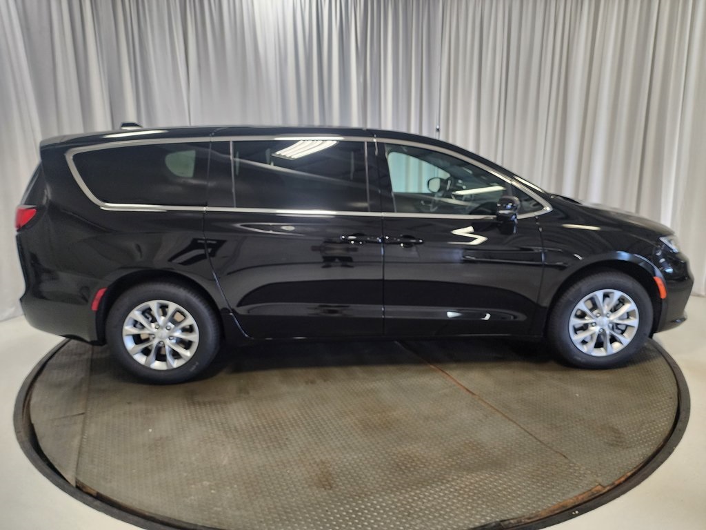 new 2025 Chrysler Pacifica car, priced at $44,473