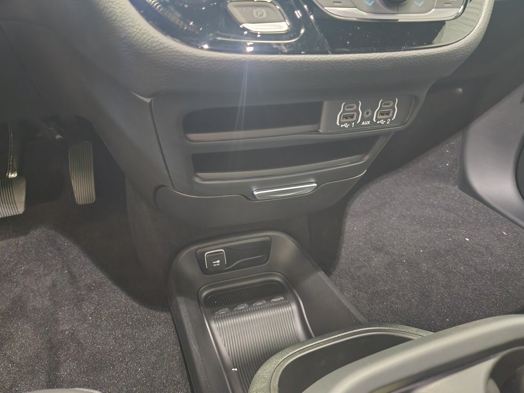 new 2025 Chrysler Pacifica car, priced at $44,473