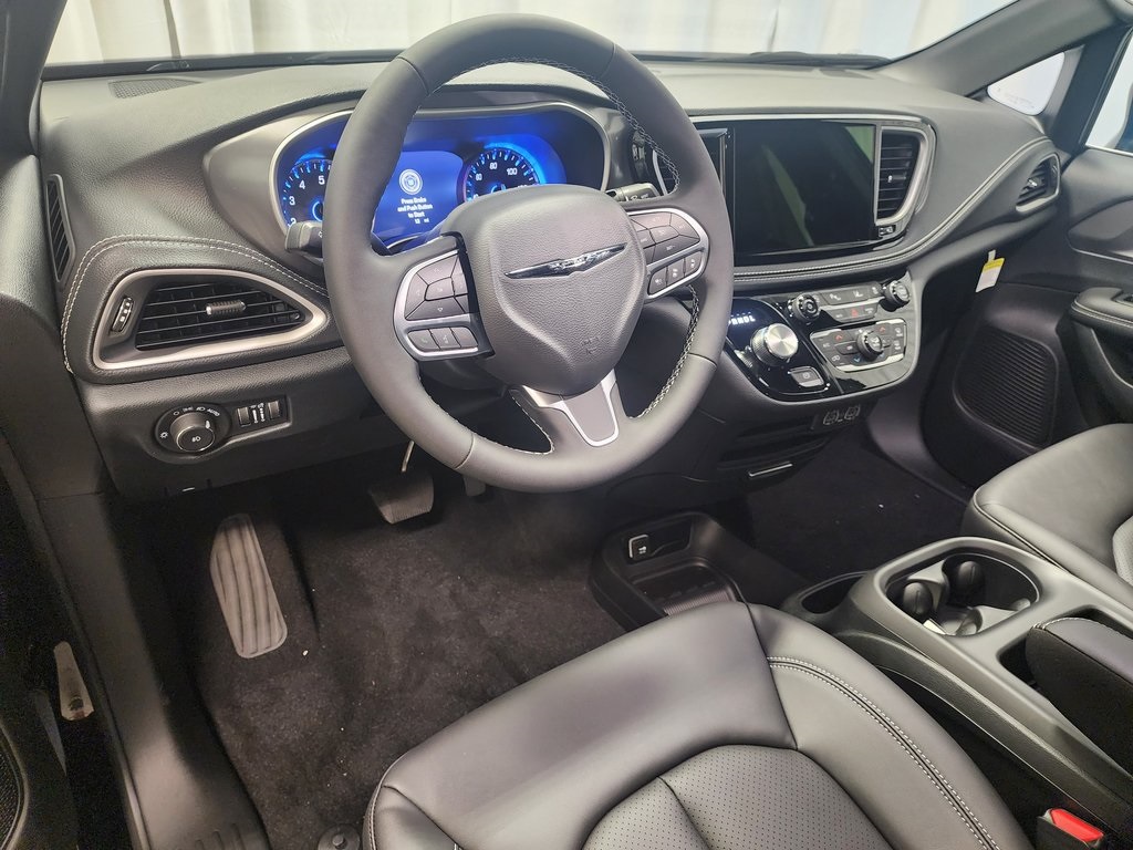 new 2025 Chrysler Pacifica car, priced at $44,473