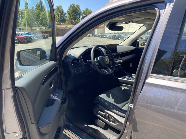 new 2025 Honda Pilot car, priced at $49,842