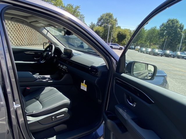 new 2025 Honda Pilot car, priced at $49,842