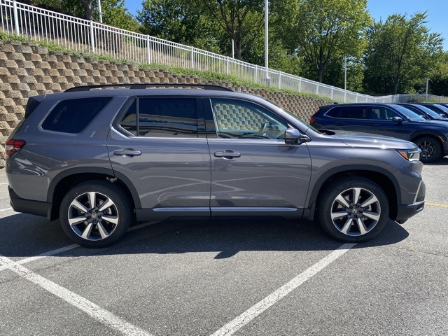 new 2025 Honda Pilot car, priced at $49,842