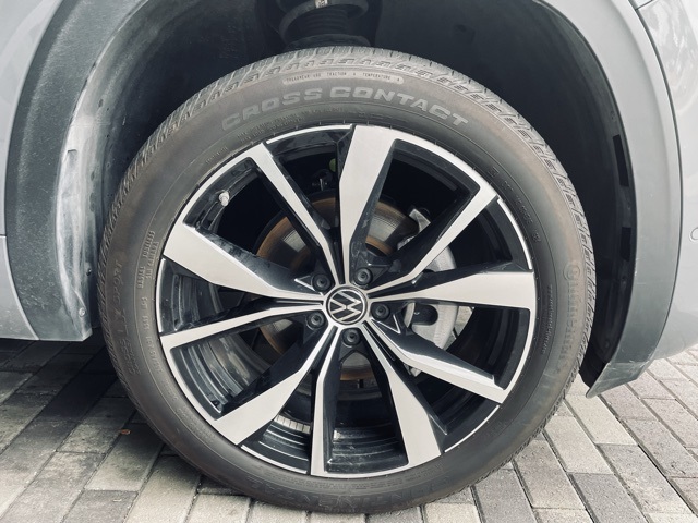 used 2024 Volkswagen Atlas Cross Sport car, priced at $41,500