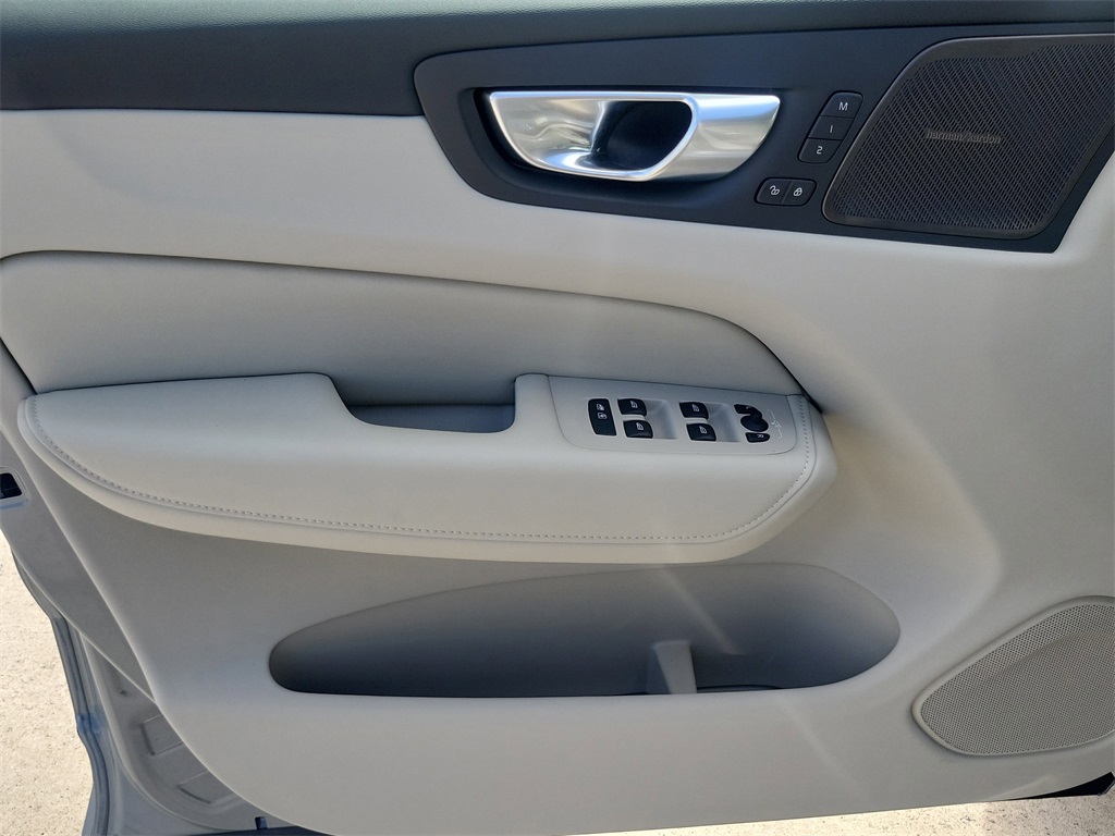 new 2026 Volvo XC60 Plug-In Hybrid car, priced at $72,235