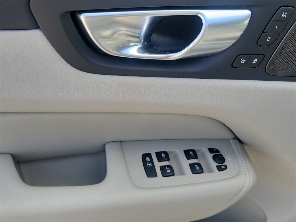 new 2026 Volvo XC60 Plug-In Hybrid car, priced at $72,235
