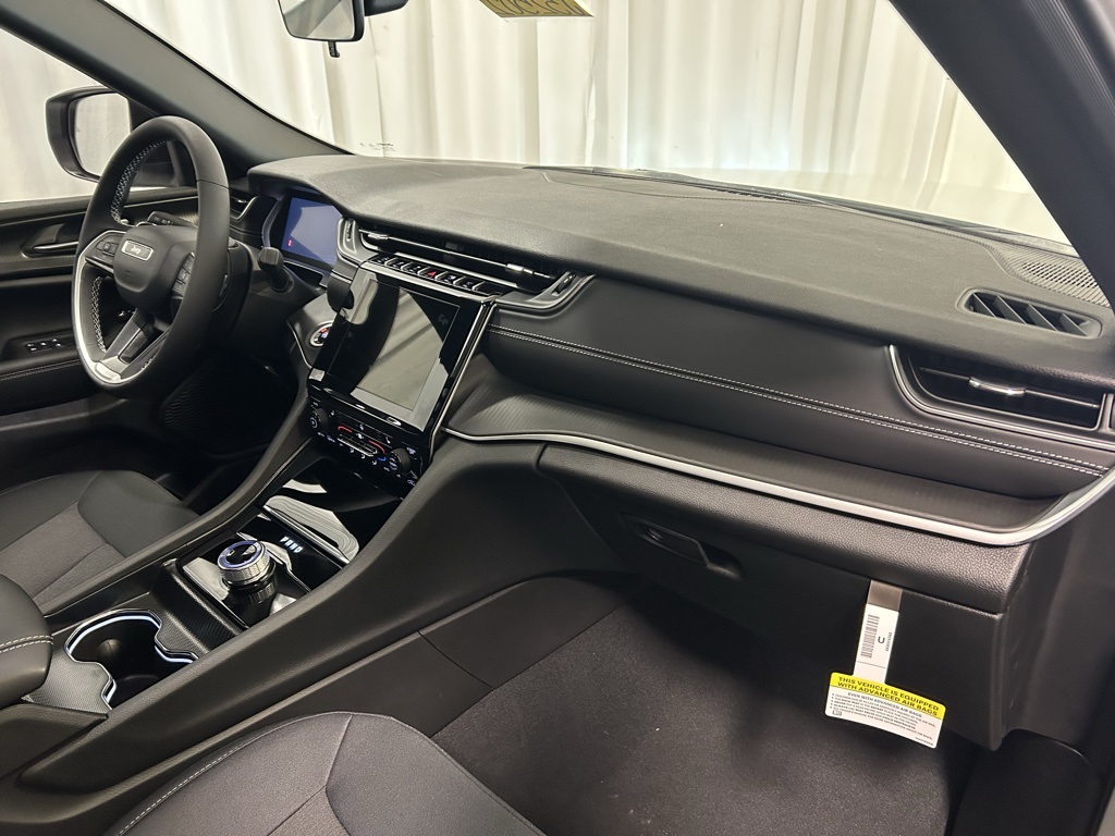 new 2025 Jeep Grand Cherokee L car, priced at $39,499