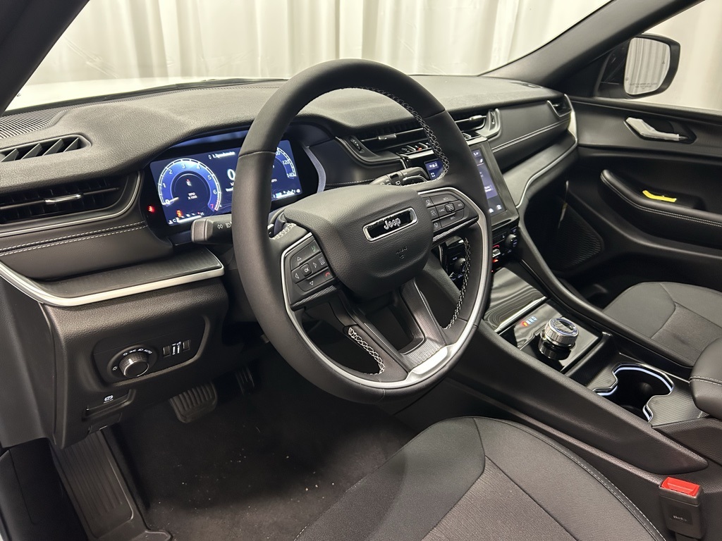 new 2025 Jeep Grand Cherokee L car, priced at $39,499