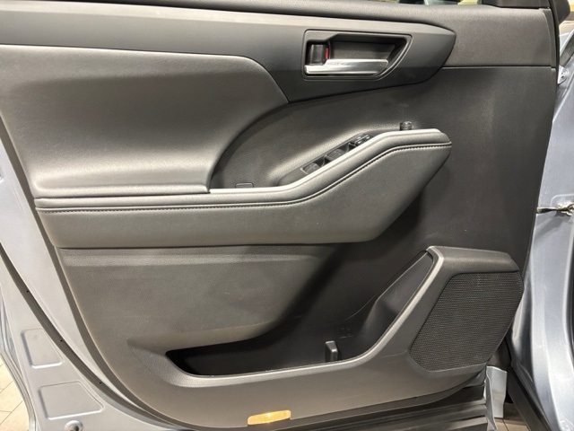 used 2021 Toyota Highlander car, priced at $32,877