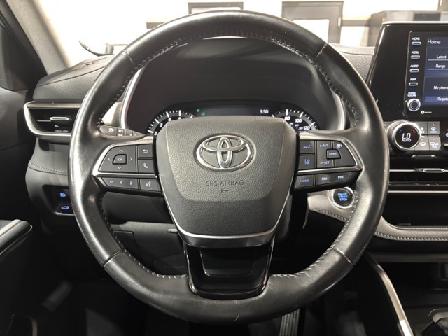 used 2021 Toyota Highlander car, priced at $32,877