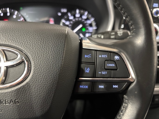 used 2021 Toyota Highlander car, priced at $32,877