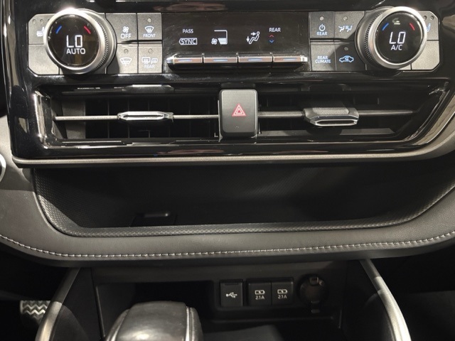 used 2021 Toyota Highlander car, priced at $32,877