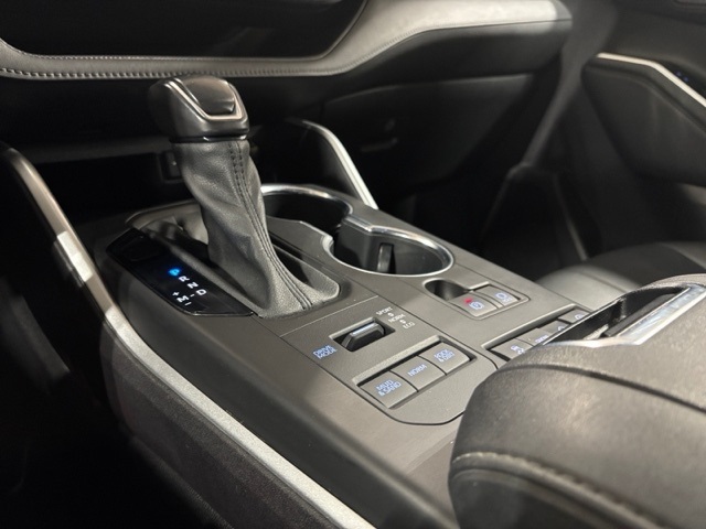 used 2021 Toyota Highlander car, priced at $32,877
