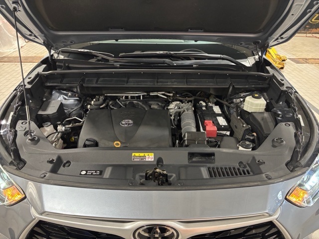used 2021 Toyota Highlander car, priced at $32,877