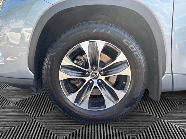 used 2021 Toyota Highlander car, priced at $32,877
