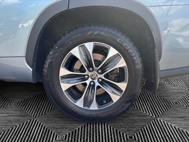 used 2021 Toyota Highlander car, priced at $32,877