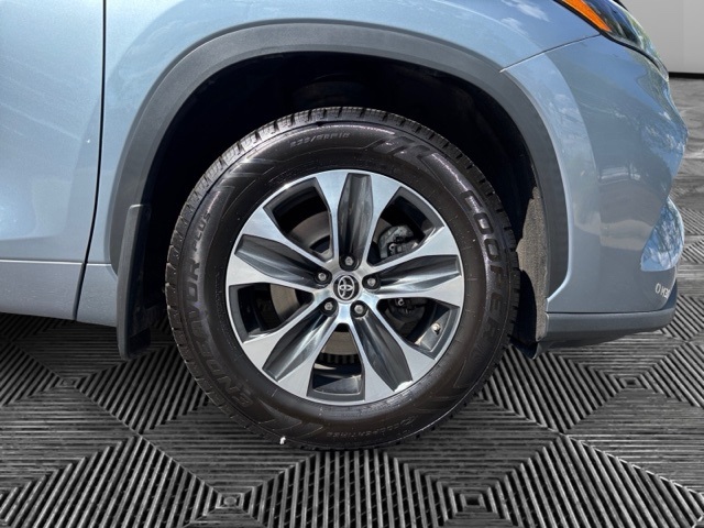 used 2021 Toyota Highlander car, priced at $32,877