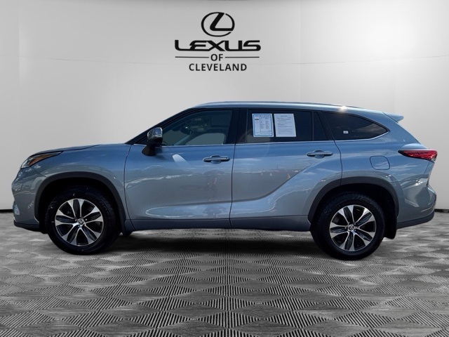 used 2021 Toyota Highlander car, priced at $32,877