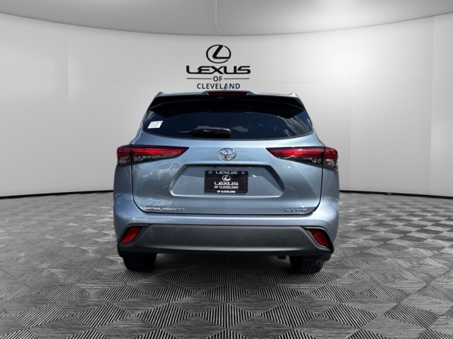 used 2021 Toyota Highlander car, priced at $32,877