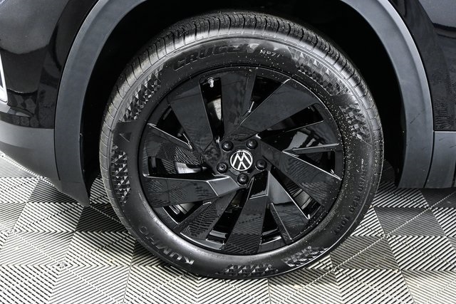 new 2025 Volkswagen Atlas car, priced at $46,627