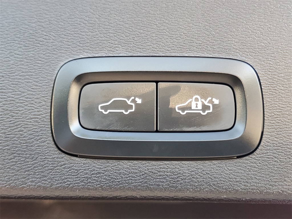 used 2022 Volvo XC40 car, priced at $24,995