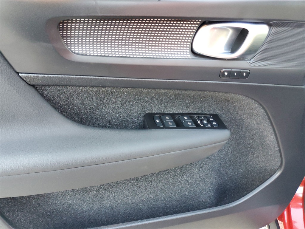 used 2022 Volvo XC40 car, priced at $24,995