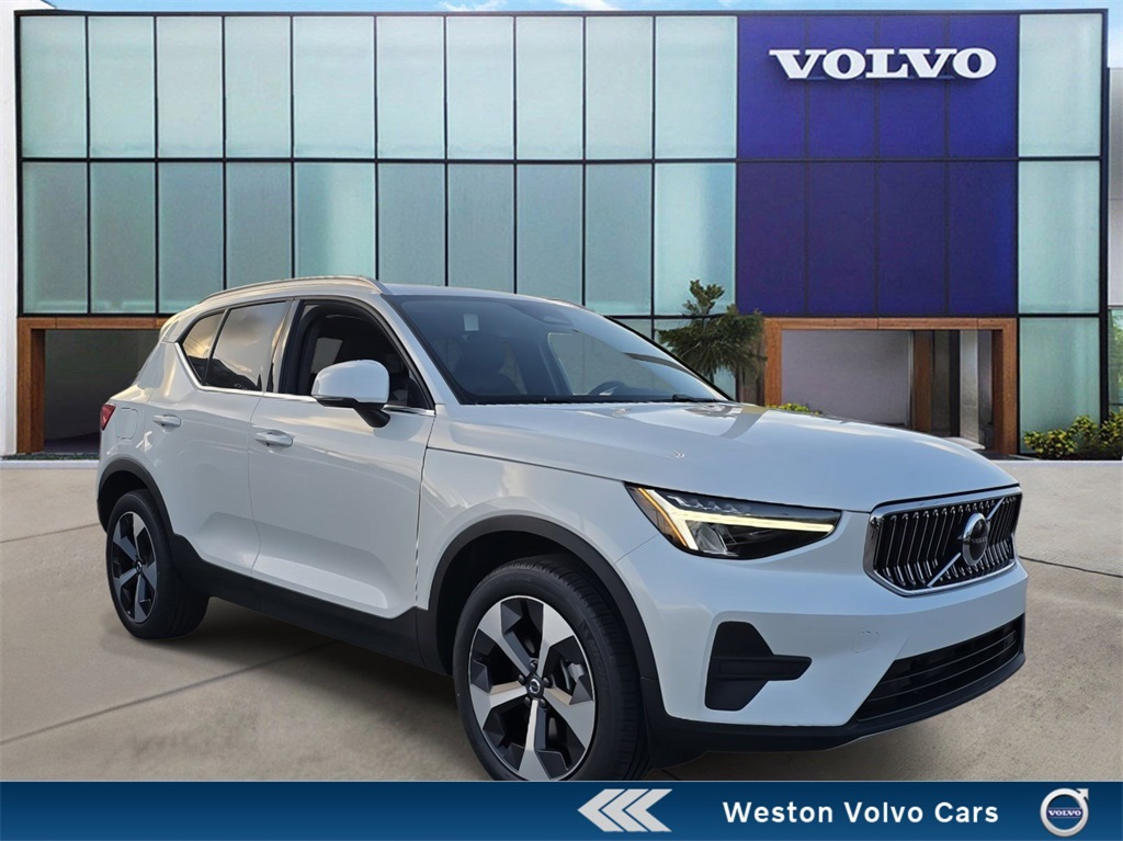 new 2025 Volvo XC40 car, priced at $40,071