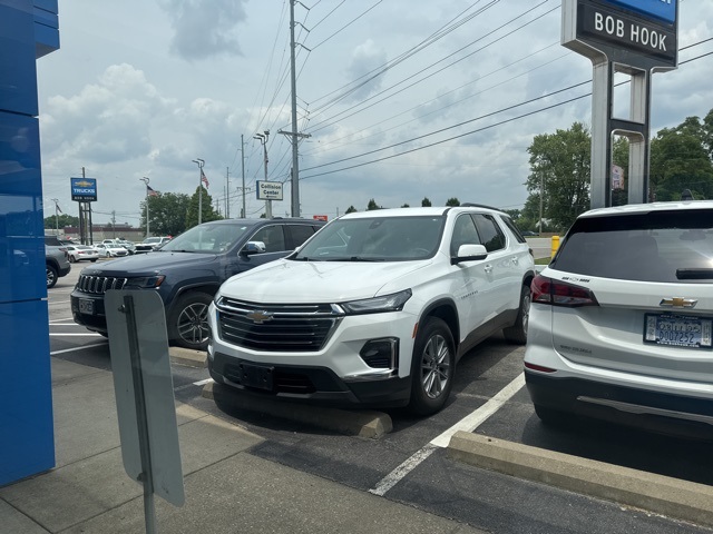 used 2023 Chevrolet Traverse car, priced at $29,998